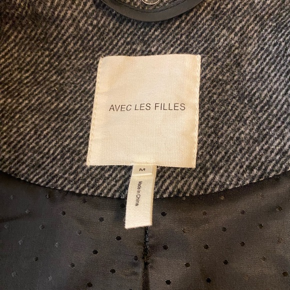 Warm long coat with an additional hood - Picture 5 of 5